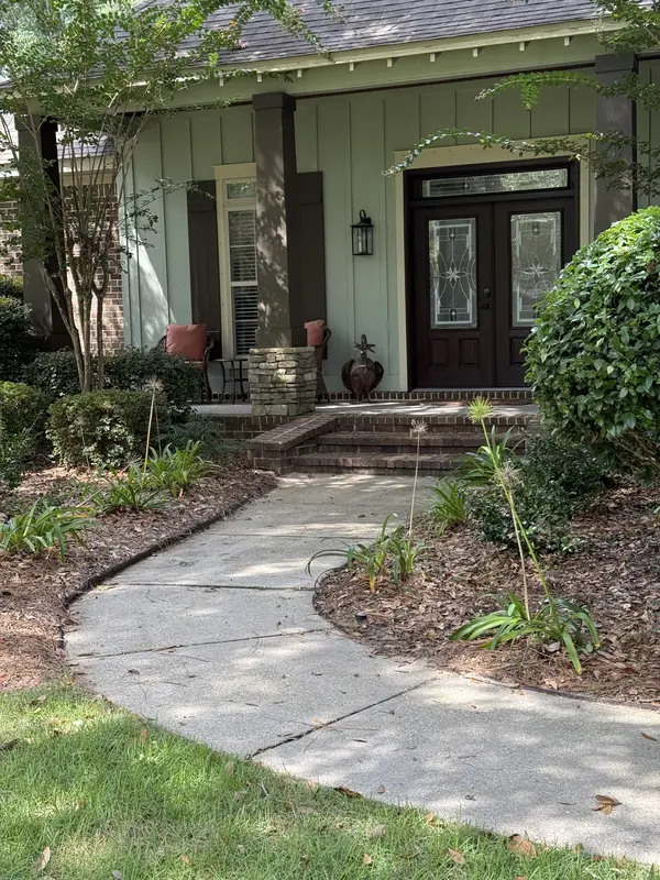 Curved concrete walkway and front entry before pressure washing